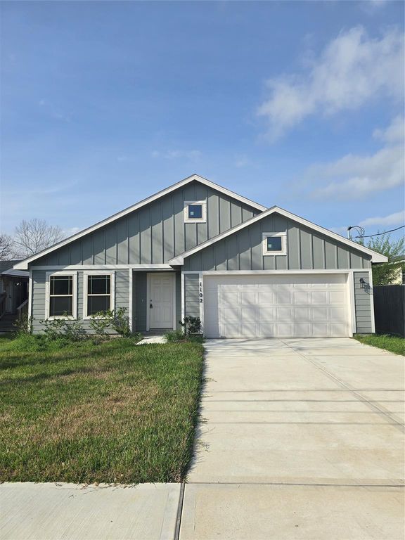 1102 Riggs Street, Baytown, TX 77520