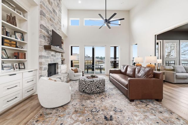 255 Peninsula Drive, Livingston, TX 77351