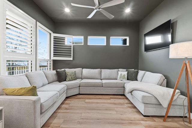 255 Peninsula Drive, Livingston, TX 77351