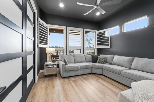 255 Peninsula Drive, Livingston, TX 77351