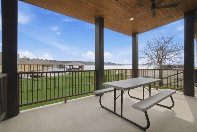 255 Peninsula Drive, Livingston, TX 77351