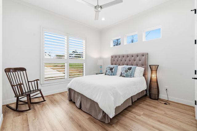 255 Peninsula Drive, Livingston, TX 77351