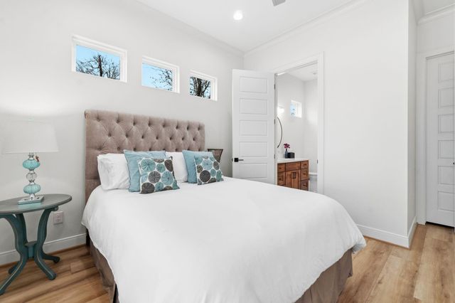 255 Peninsula Drive, Livingston, TX 77351