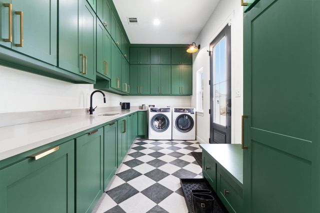 255 Peninsula Drive, Livingston, TX 77351