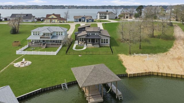 255 Peninsula Drive, Livingston, TX 77351