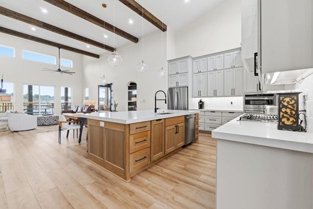 255 Peninsula Drive, Livingston, TX 77351