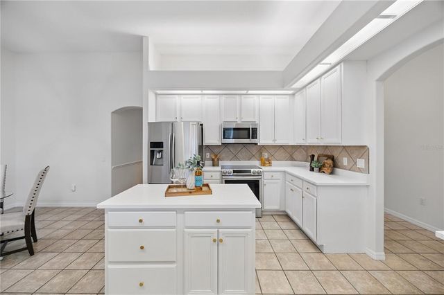 10232 ESTUARY DRIVE, Tampa, FL 33647