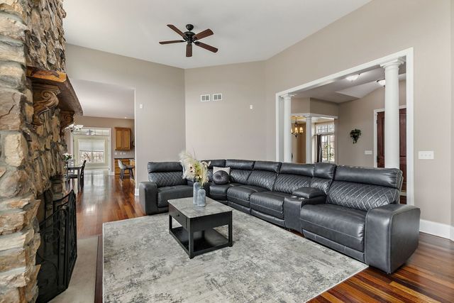 1211 Coyote Trail, Hampshire, IL 60140