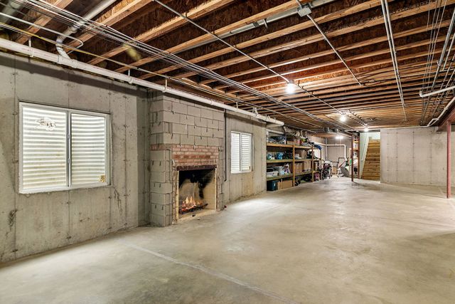 1211 Coyote Trail, Hampshire, IL 60140