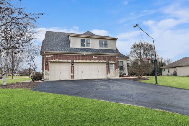 1211 Coyote Trail, Hampshire, IL 60140