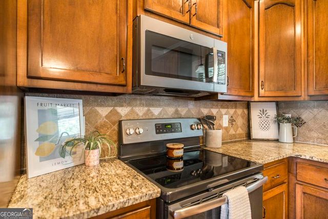 104 Savannah Lane, Bonaire, GA 31005