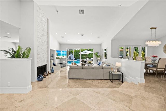 3001 Jasmine Court, Delray Beach, FL 33483
