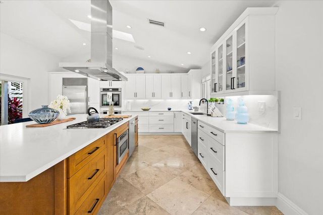 3001 Jasmine Court, Delray Beach, FL 33483