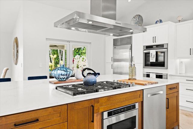 3001 Jasmine Court, Delray Beach, FL 33483
