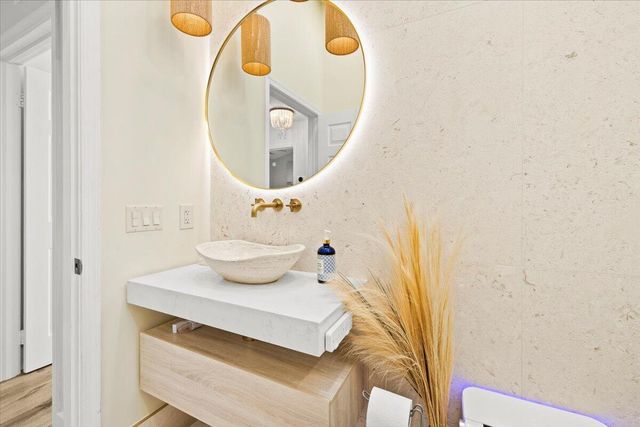 3001 Jasmine Court, Delray Beach, FL 33483
