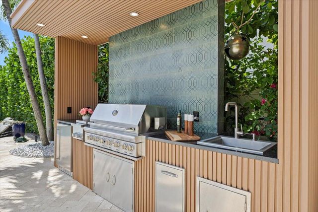 3001 Jasmine Court, Delray Beach, FL 33483