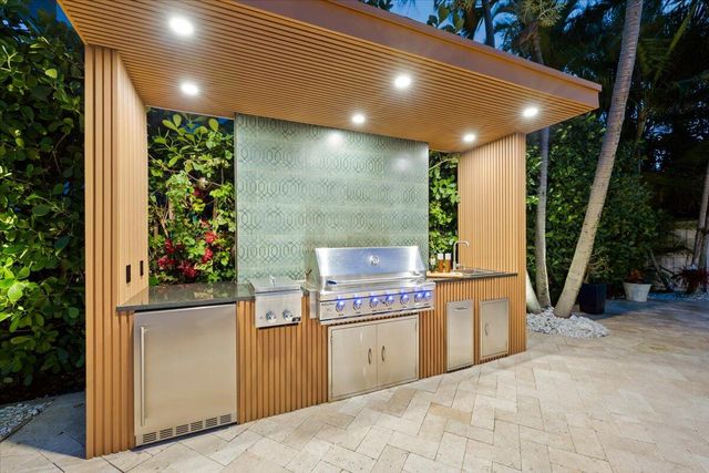 3001 Jasmine Court, Delray Beach, FL 33483