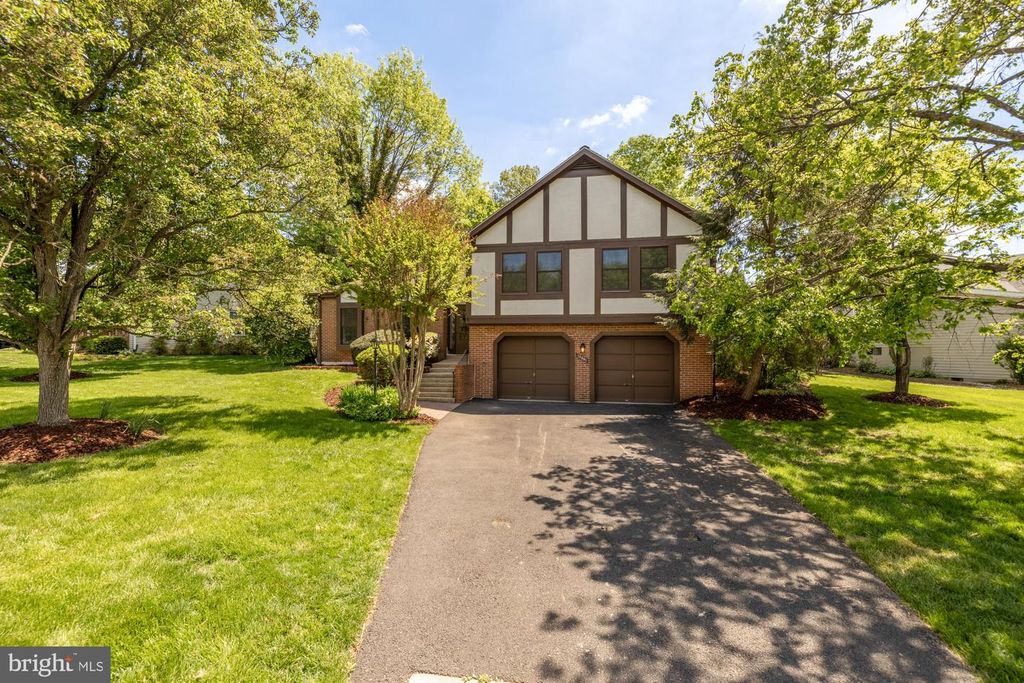 12561 QUINCY ADAMS CT, Herndon, VA 20171