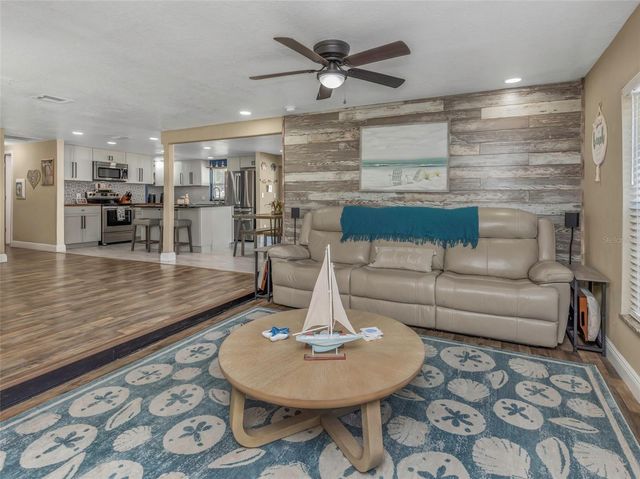 1008 GREENLEAF WAY, Tarpon Springs, FL 34689