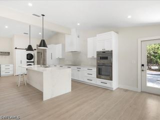 6800 Bottlebrush LN, Naples, FL 34109