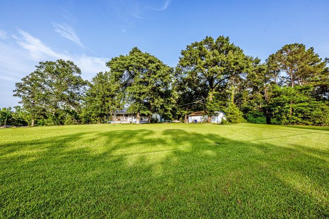 894 Winding Creek Drive, Trinity, TX 75862