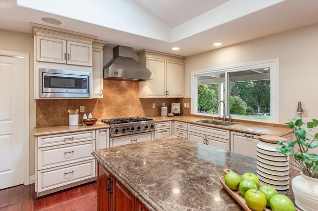 15392 Via Palomino, Monte Sereno, CA 95030