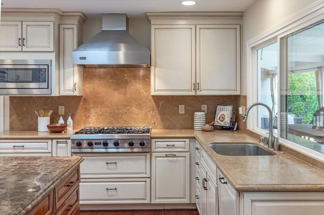 15392 Via Palomino, Monte Sereno, CA 95030