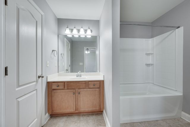 735 Tulip Grove Rd Apt 302, Hermitage, TN 37076