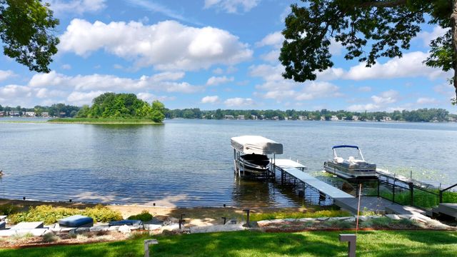 2380 Galaxy Way, Lake Orion Twp, MI 48360
