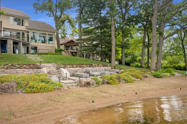 2380 Galaxy Way, Lake Orion Twp, MI 48360