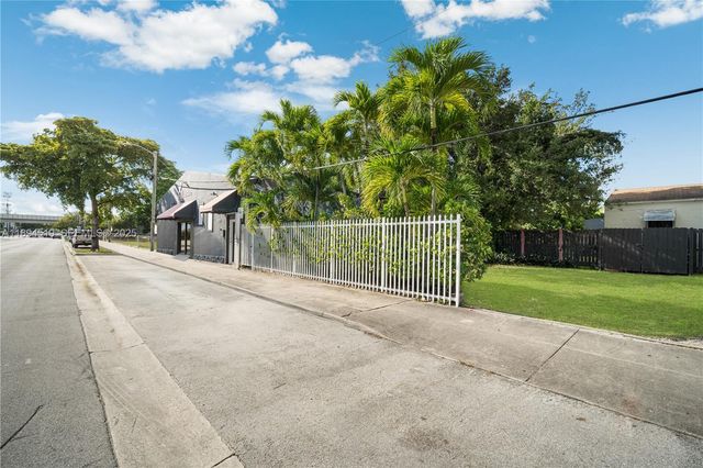 1121 NW 29th Street, Miami, FL 33127