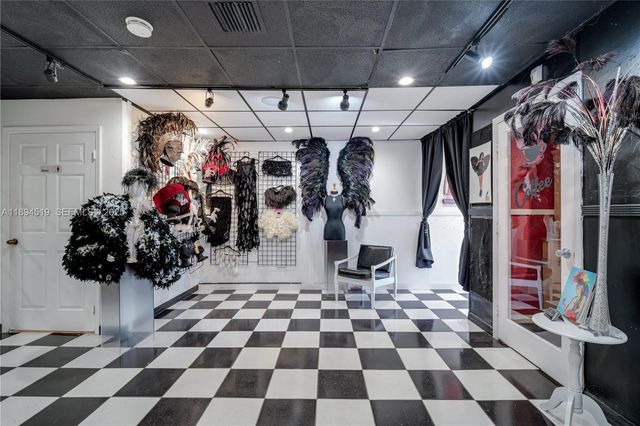 1121 NW 29th Street, Miami, FL 33127