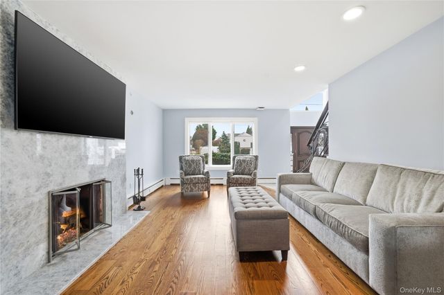 61 Bayview Avenue, Massapequa, NY 11758