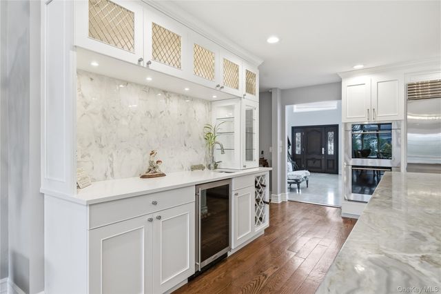 61 Bayview Avenue, Massapequa, NY 11758