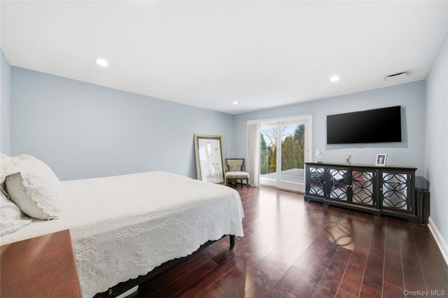 61 Bayview Avenue, Massapequa, NY 11758