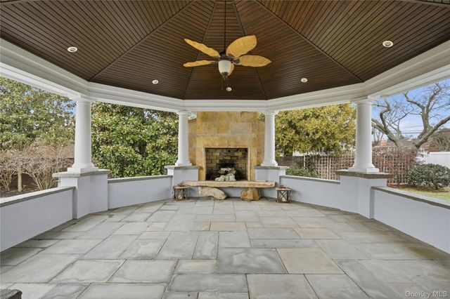 61 Bayview Avenue, Massapequa, NY 11758