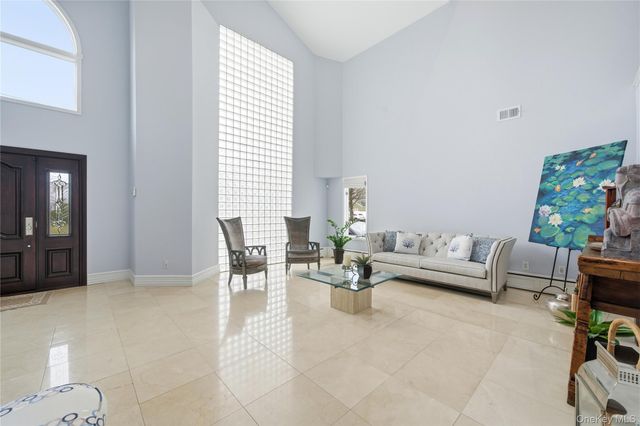 61 Bayview Avenue, Massapequa, NY 11758