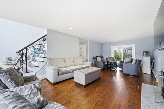 61 Bayview Avenue, Massapequa, NY 11758