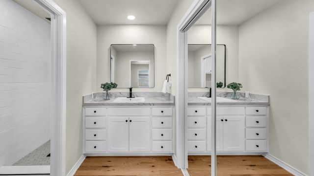 3905 Mountain Vista Drive, Granbury, TX 76048