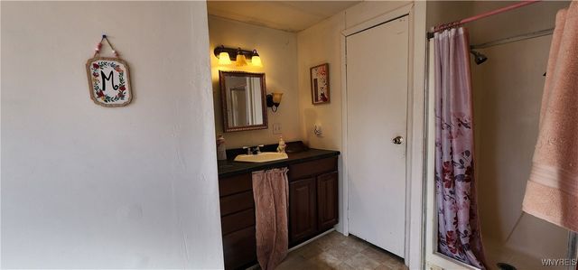 287 Fox Hunt Drive, Lockport Town, NY 14094