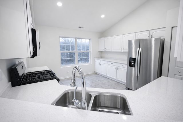 2866 Stonewater Drive 2866, Naperville, IL 60564