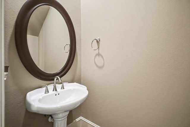 9948 Woodwind Lane N, Houston, TX 77025