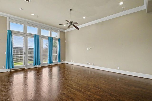 9948 Woodwind Lane N, Houston, TX 77025