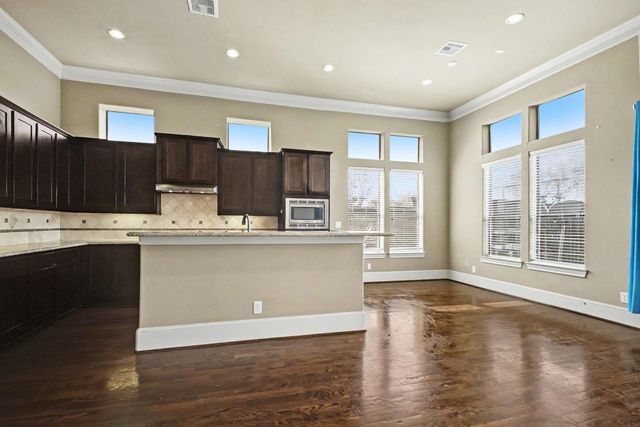 9948 Woodwind Lane N, Houston, TX 77025