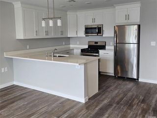 221 Eastview Drive 19, Central Islip, NY 11722