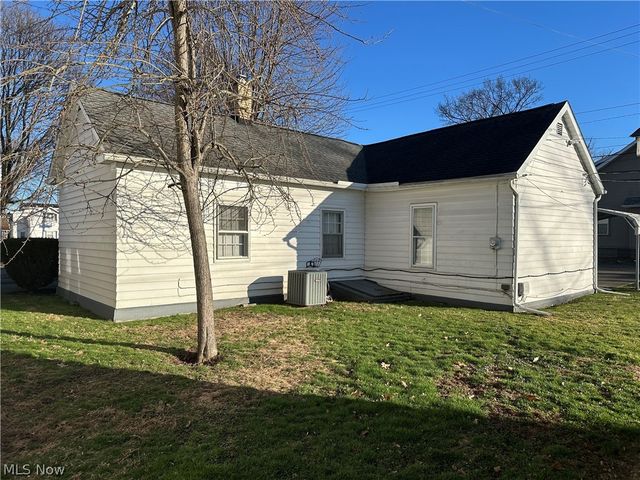 122 5th Street SW, New Philadelphia, OH 44663