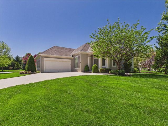 11844 S Hallet Street, Olathe, KS 66062
