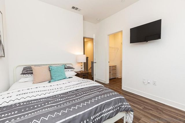 1120 Sea Glass Way, Oceanside, CA 92054