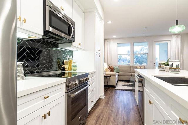 1120 Sea Glass Way, Oceanside, CA 92054