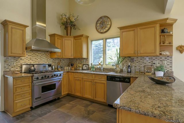 837 Sherry Drive, Valley Cottage, NY 10989